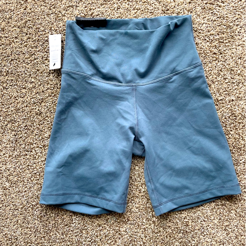 Aritzia 7” bike shorts